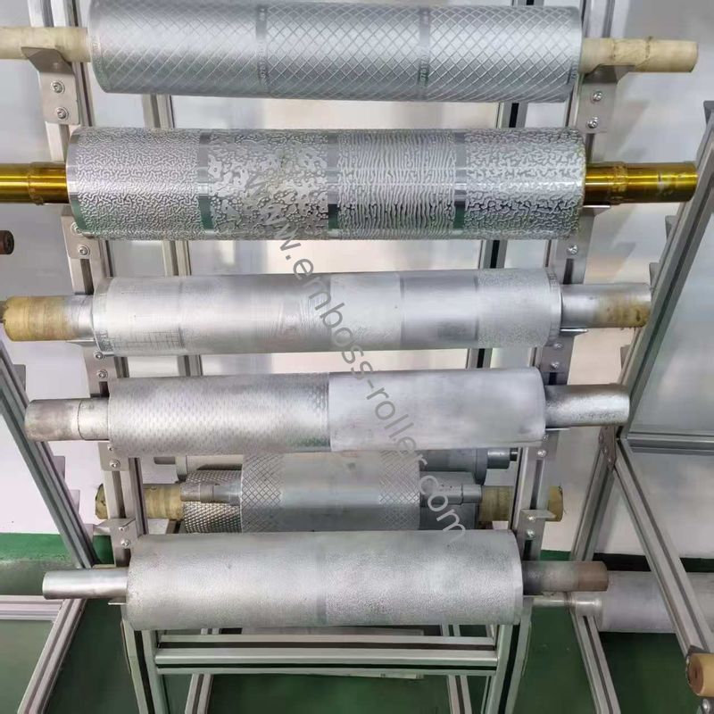 Larga vida útil y alta dureza superficial HV1100/HRC62 para la eficiencia del rodillo endurecido en relieve